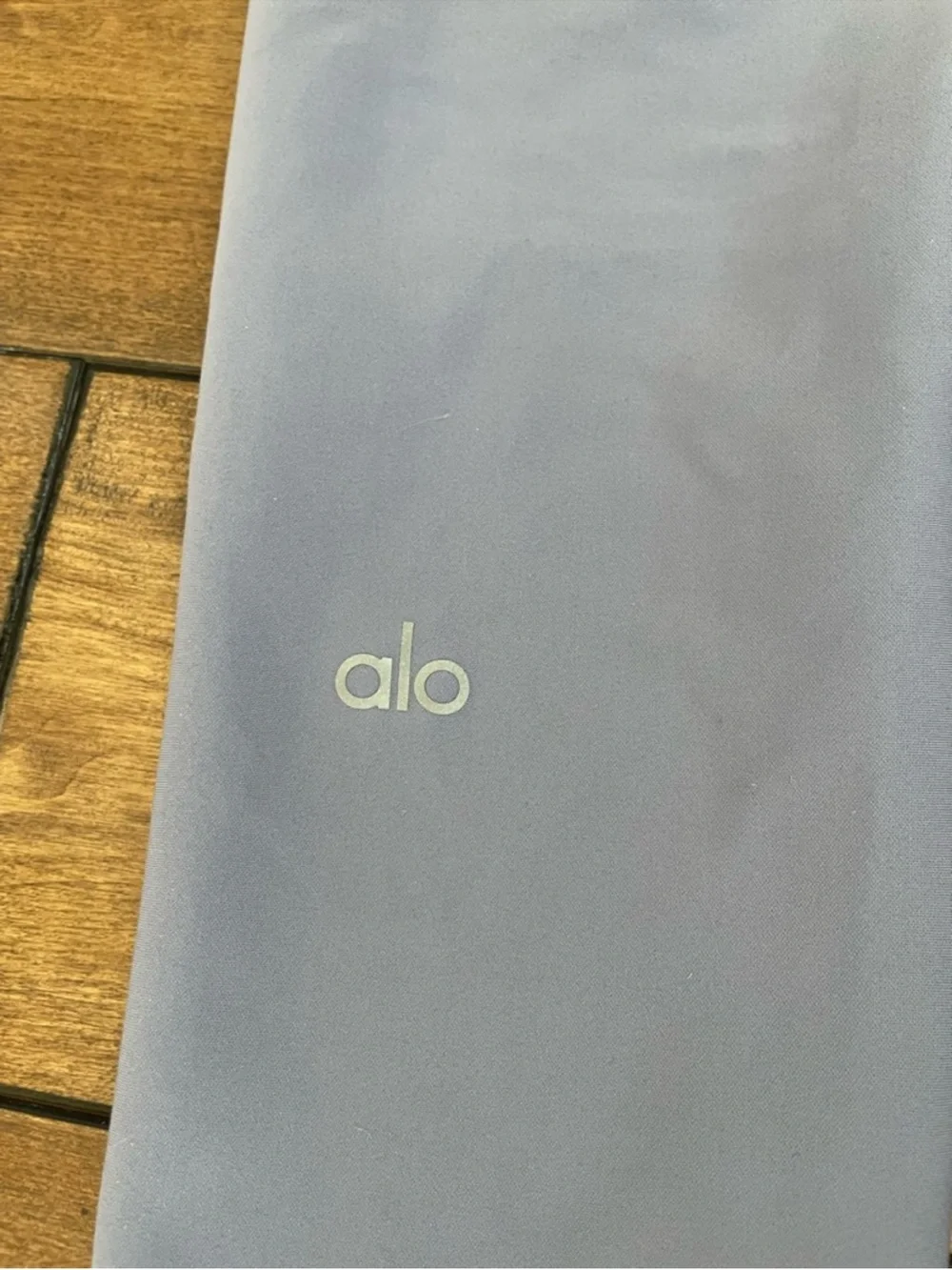 ALO Yoga very minor